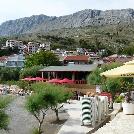 Appartement In Mit Grossem Grill