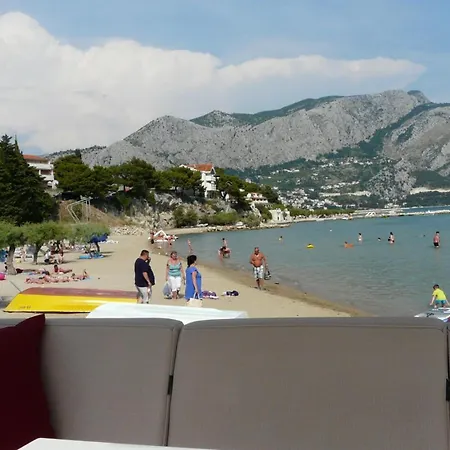 Apartament In Mit Grossem Grill Duće